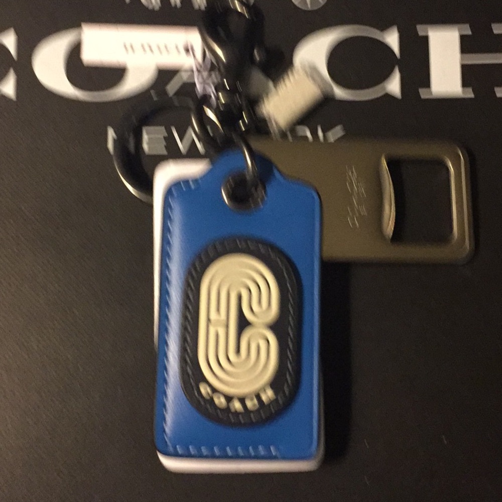 (UNISEX) COACH - BOTTLE OPENER KEY FOB (NWT) - Picture 2 of 11